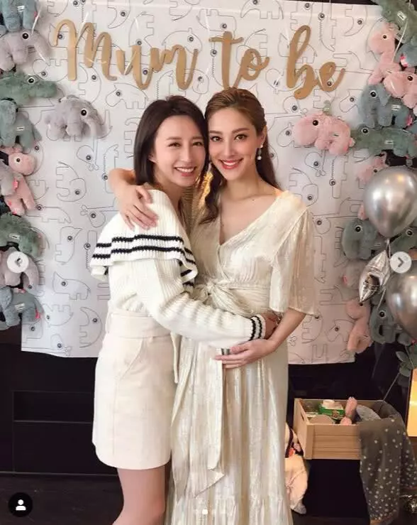 陳凱琳甜曬愛子近照,感嘆兒子使人生完滿,閨蜜龔嘉欣贊寶寶可愛!
