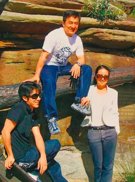 成龍首談女兒吳卓林,自曝死後將裸捐,不想兒子女兒爭家產!