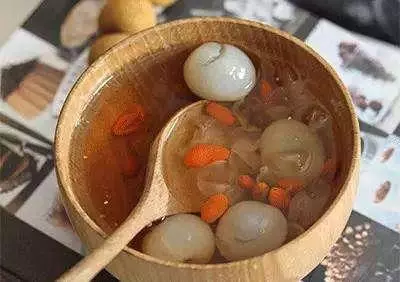 很多人都不知道,龍眼水這樣煮可以降低近視度,而且失眠喝了七日會痊癒哦