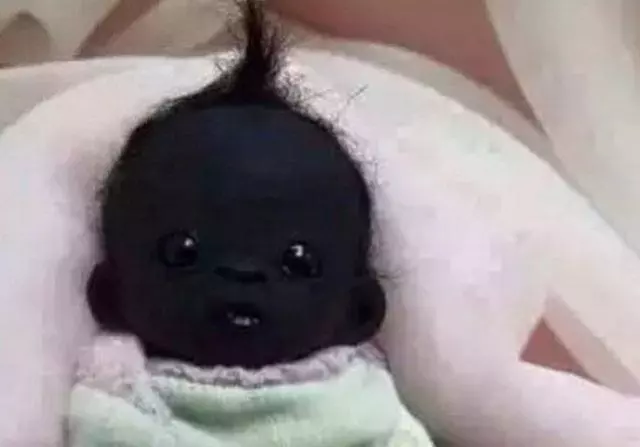 直擊世界上最黑的嬰兒,如今已經長大變這樣,網友:晚上自帶隱身功能!