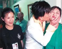 王識賢當年「娶酒店小姐」和母斷絕!媽媽還詛咒懷孕媳婦「母女死在手術台上」!結婚13年如今...