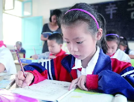 6歲女兒被拐,五年後女子去鄉村支教,一個孩子喊她媽媽後,傻住