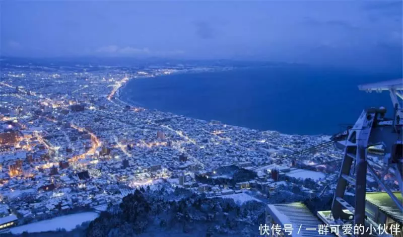 日本沉沒開始!填1000根柱子止不住機場下沉,安倍想從中方找出路