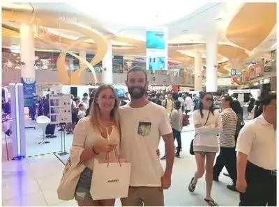 「中國製造」火爆新加坡,深夜12點打地鋪也要等!
