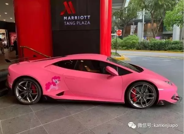 新加坡驚現芭比粉蘭博基尼,車主比車吸睛!