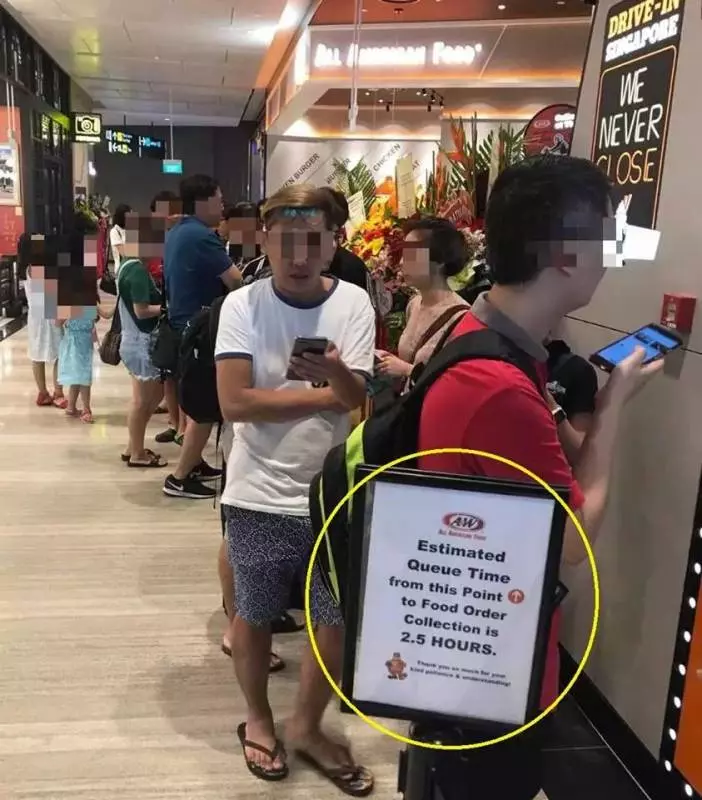 新加坡人在機場排隊3小時,只為了吃一頓速食!!
