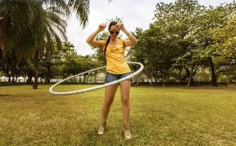 轉呼啦圈是減脂的好方法,但如何正確地練習呢?一起看看吧