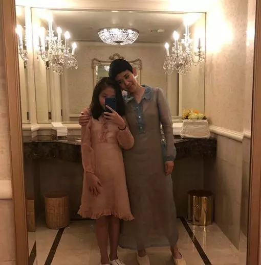 【亭亭玉立!】吳君如賀愛女生日 ,曬母女合照 ,女兒太漂亮了