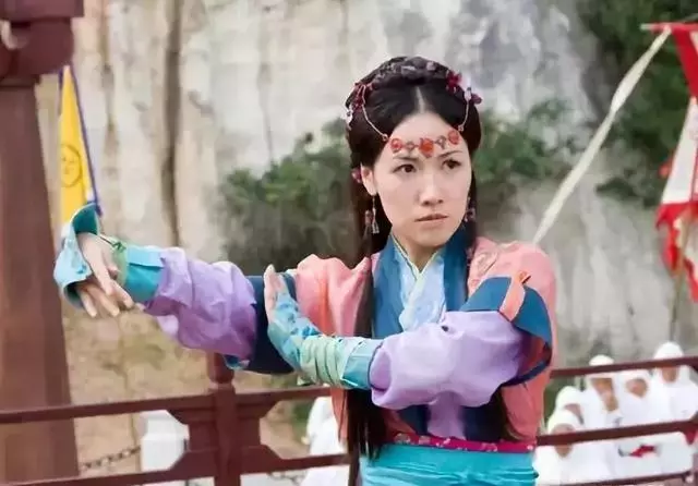 出道16年女星離巢TVB!在三色台0獎項,在美國拿雙料影后!