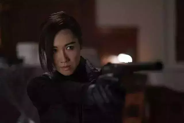 出道16年女星離巢TVB!在三色台0獎項,在美國拿雙料影后!