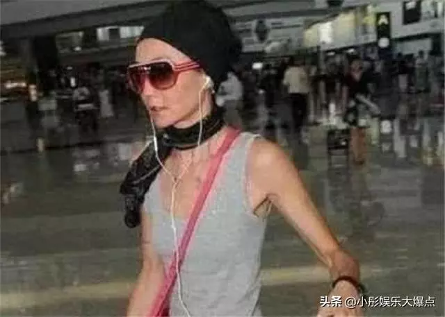 昔日女神張曼玉真的老了,54歲無兒女,煙不離手瘦骨嶙峋惹人憐?