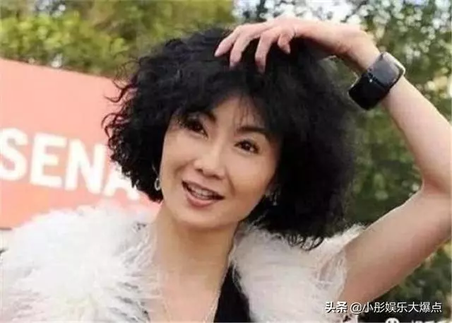 昔日女神張曼玉真的老了,54歲無兒女,煙不離手瘦骨嶙峋惹人憐?