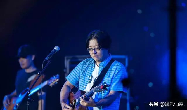 知名音樂人袁惟仁曾是那英的伯樂。近照曝光…腦溢血插鼻管躺輪椅,還陷入經濟窘境!