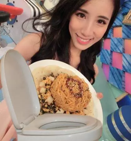 同樣是黑澀會出身,曾經的通告王「瑤瑤」過著在廁所煮飯的困苦生活!而昆淩早已成為天王嫂,才知道她比「昆淩」更偉大 ?