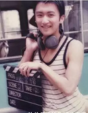 劉德華怎麼也想不到,當年親了一個嬰兒,嬰兒長大卻把他踢下神壇