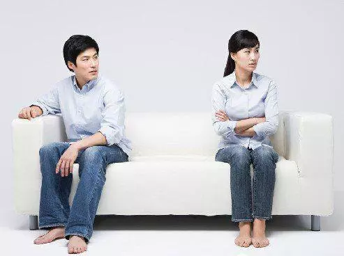 大年初四老婆整天不見人,我去同學家找人,看到了讓我不堪的一幕