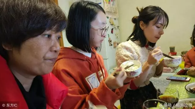 兒媳跟媽訴苦,親媽找婆婆,婆婆找兒子,兒子揍兒媳,公公說離吧