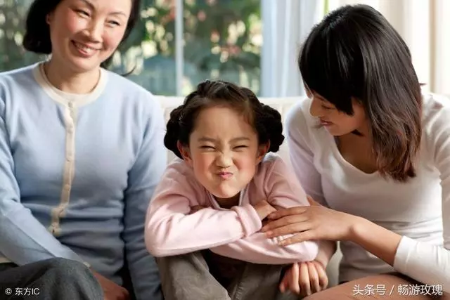 兒媳跟媽訴苦,親媽找婆婆,婆婆找兒子,兒子揍兒媳,公公說離吧