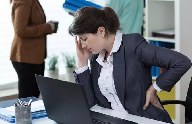 21歲女子患腸癌,醫生:這5個「信號」,是腸癌在給你「提醒」! - 壹讀