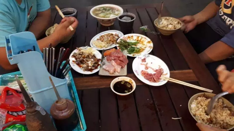 4孩快餓昏了!貧困單親媽急求助 暖男夜奔請客又送物資