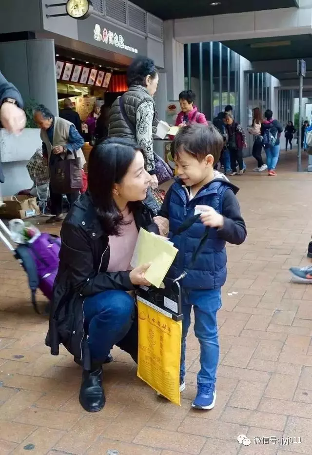 看了吳尊老婆出行打扮,終於知道連生三子的吳佩慈為啥入不了豪門