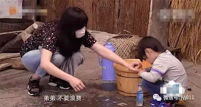 看了吳尊老婆出行打扮,終於知道連生三子的吳佩慈為啥入不了豪門