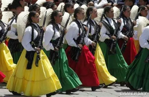 盤點世界各國女軍的服裝,網友看完都想當第二次兵了