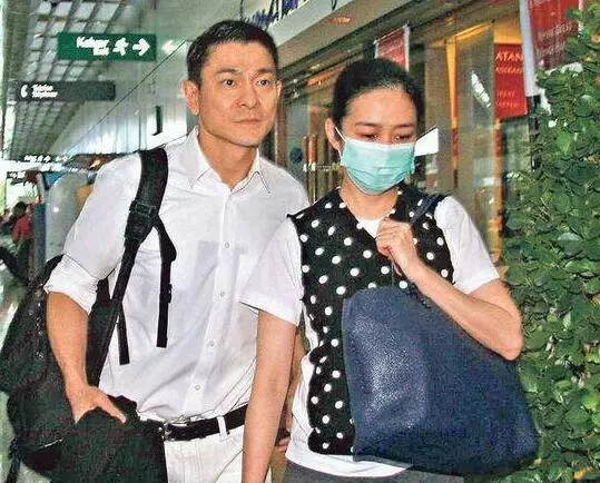 朱麗倩參加女兒運動會,7歲劉向蕙賽場活潑,吃平價三明治接地氣!