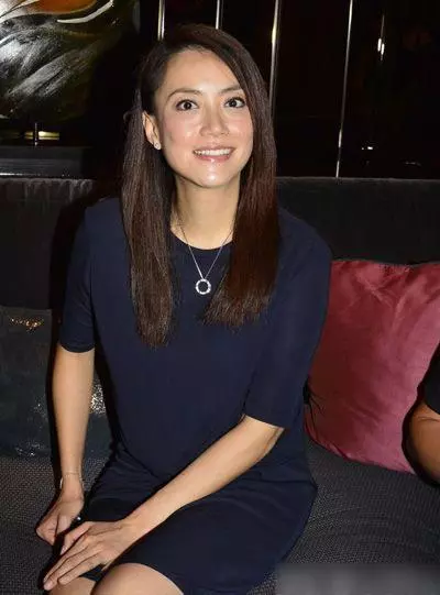 她分手後才得知懷孕,戒20年菸癮為女兒,如今撐起娛樂圈半壁江山!