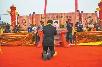 這2種人,千萬不要去寺廟燒香拜佛,看看有你嗎?