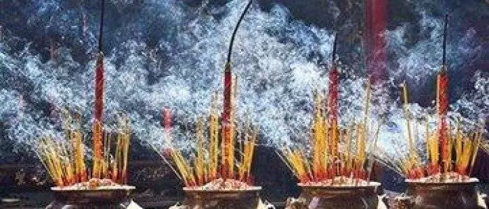 這2種人,千萬不要去寺廟燒香拜佛,看看有你嗎?