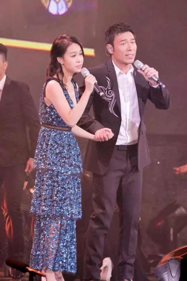 勁爆!許志安背著鄭秀文偷吃馬國明女友!黃心穎在車上猖狂Kiss 20次!網民: 狗男女!(內有影片)