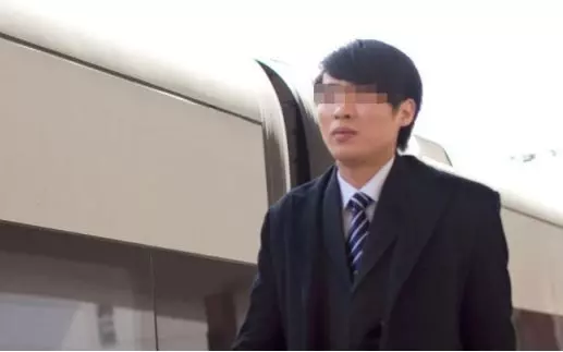 老婆出差,俺帶情人出去旅遊,收到一條銀行發的簡訊,俺癱在地上