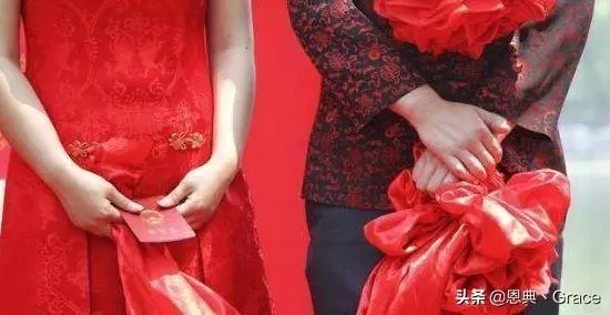 結婚兩天婆婆住進醫院,女子拿彩禮錢交手術費,知道餘額呆住了!