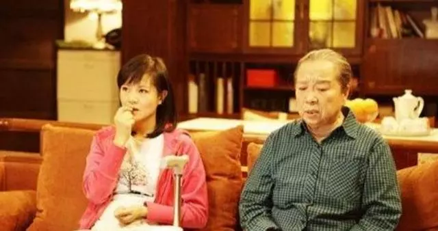 我得了三萬年終獎,給親媽一萬,婆婆知道後,年三十把我攆出家門