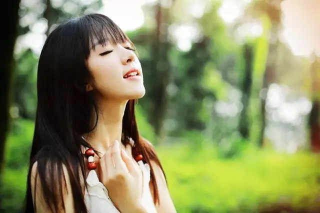 我得了三萬年終獎,給親媽一萬,婆婆知道後,年三十把我攆出家門