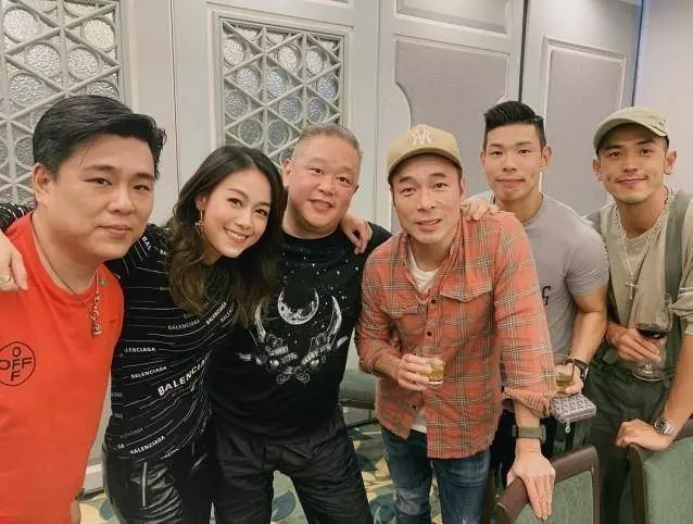 女方主動出擊 ,秘密交往2年!許志安膽敢嘗鮮因沒生小孩,結婚沒領證,鄭秀文4億財產欲全捐