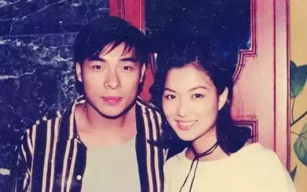 女方主動出擊 ,秘密交往2年!許志安膽敢嘗鮮因沒生小孩,結婚沒領證,鄭秀文4億財產欲全捐