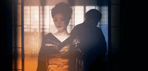 53歲鞏俐旅居法國,素顏拎限量愛馬仕,攜71歲國寶級凍齡男票亮相夠瀟灑:去愛吧,像沒有受過傷一樣