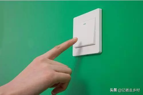 電燈將淘汰,中國新型燈泡走紅,安裝不拉線,一年省電上千度
