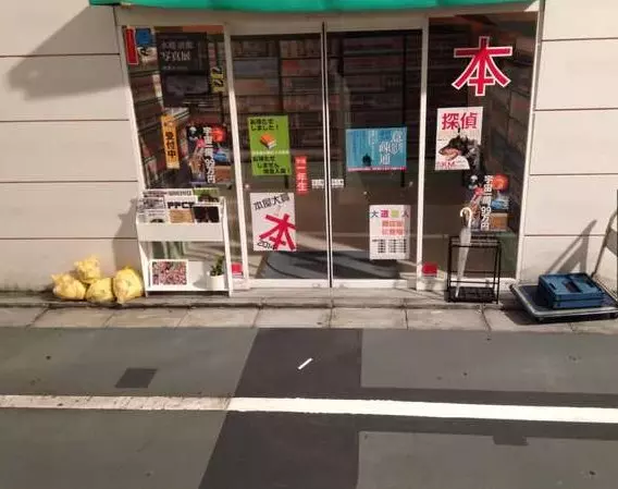 這張「超普通的高中生房間」全網瘋傳 看似平凡髒亂「但一換個角度」網友全膜拜:大師我錯了!