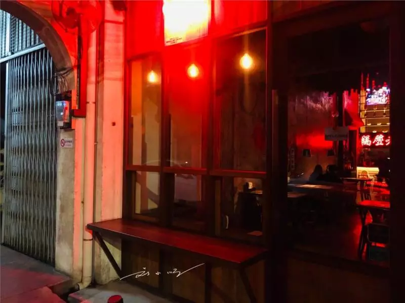 檳城「隱藏的酒吧」,位置那麼不起眼,但在當地非常有名氣~