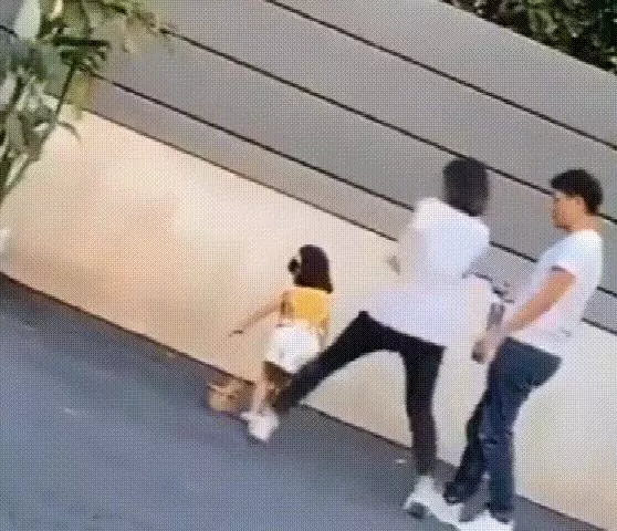 3歲童模事件再發酵,童模基地爆料:妞妞月入過萬,不聽話就打,很正常
