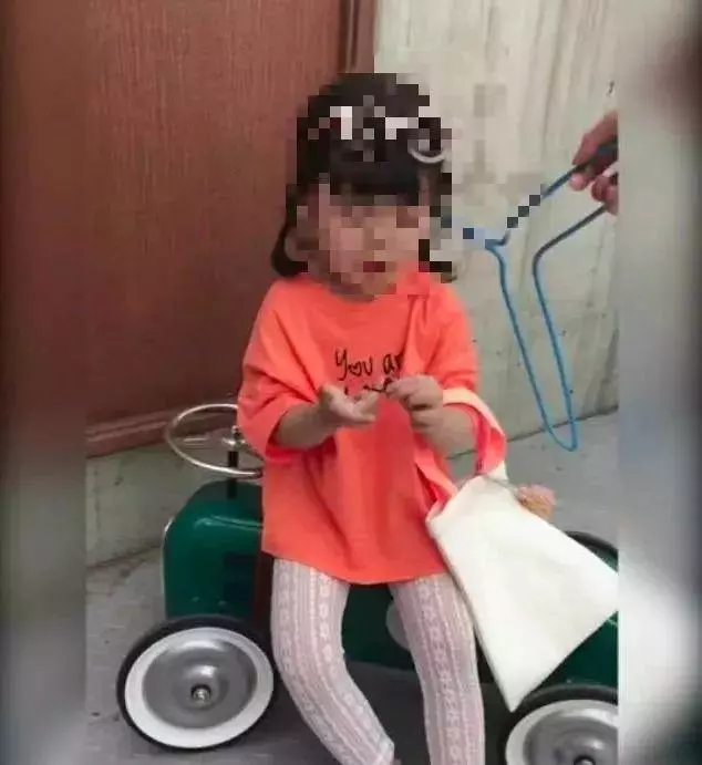 3歲童模事件再發酵,童模基地爆料:妞妞月入過萬,不聽話就打,很正常