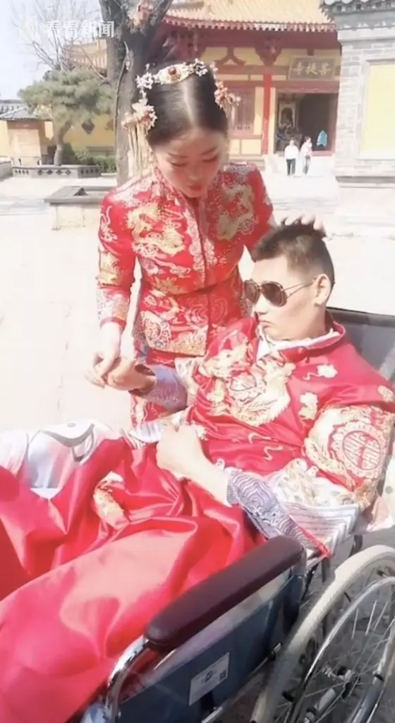 【無論貧苦病痛都?你~】新郎婚前成植物人「痴情女不離不棄」如今堅持補辦婚禮,原因惹哭千萬網民!