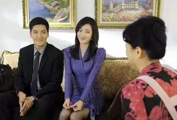 母親進城送香腸,女婿沒在家,住了三天,打開衣櫃母親如遭雷擊