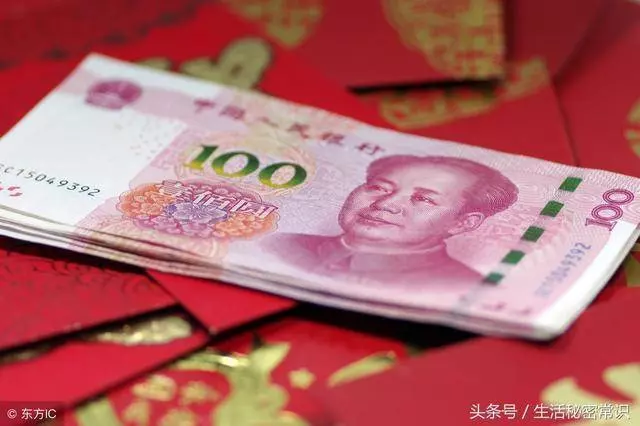 兒子滿月酒,繼母送一籃土雞蛋被嘲諷,隔天婆婆打開籃子如遭雷擊