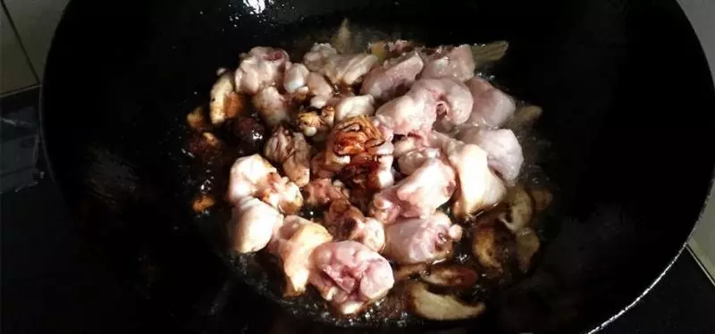 用雞腿做的黃燜雞米飯簡直太好吃了