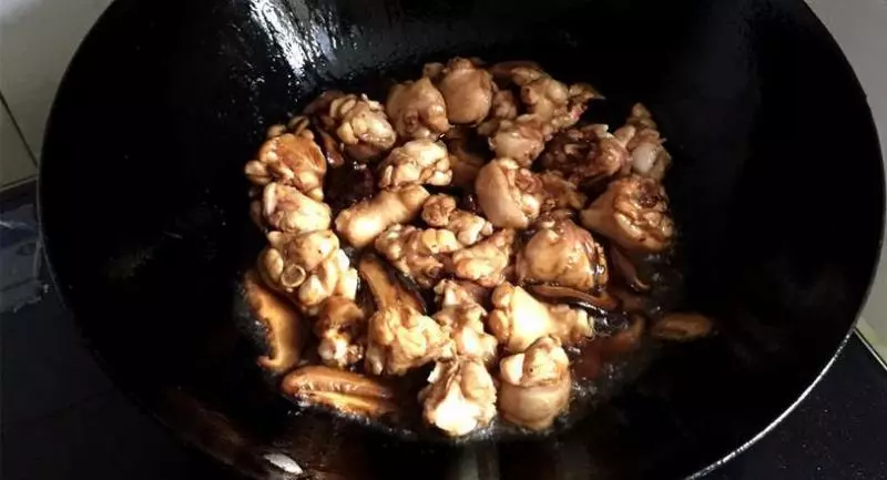 用雞腿做的黃燜雞米飯簡直太好吃了