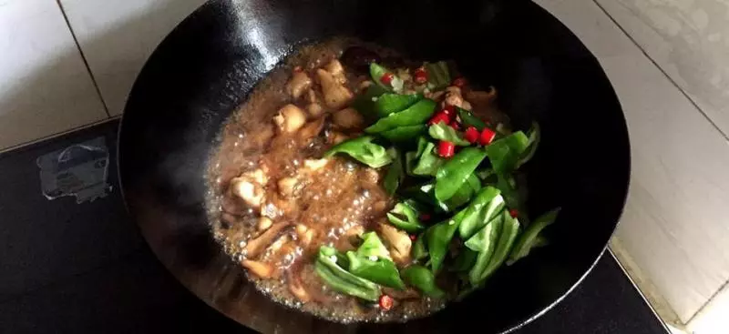用雞腿做的黃燜雞米飯簡直太好吃了